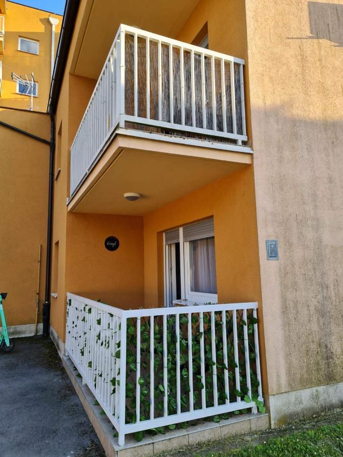 Apartman Vinyl - Self Chek-In Osijek Exterior foto